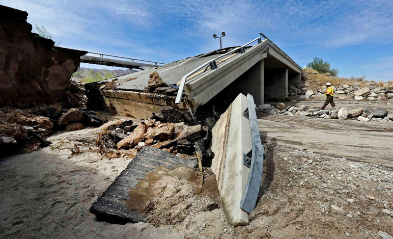 Illustration for article titled Heavy Rains Destroy Major Freeway Bridge In Southern California